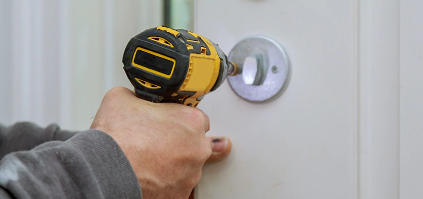 Street Locksmith For Smart Lock Repair in Woodbridge Township, NJ